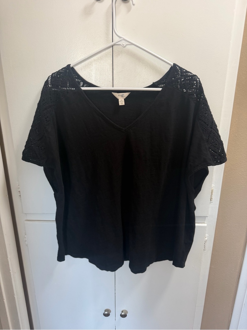 Terra & Sky Black V-Neck Top with Crochet Short Sleeves 2X (20W-22W)